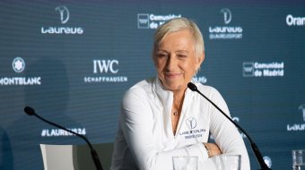 Martina Navratilova spricht bei der Laureus-Pressekonferenz 2024 in Madrid.