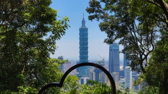 Taipei 101 und die Skyline von Taipeh, aufgenommen vom Elephant Mountain am 22. Juni 2026