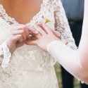 Lesbische Hochzeit bei Hallmark // ©️ GeoffGoldswain