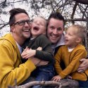 Die glückliche Regenbogenfamilie