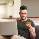 Heteros nutzen schwule Dating-Apps, um Kunden zu werben