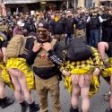 Proud Boys demonstrieren in Kilts von LGBTI*-Marke