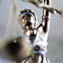 Schwuler Ex-Polizist zieht wegen Entlassung vor Gericht