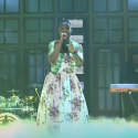 Rapper tritt im Blumenkleid auf // © Saturday Night Live/youtube