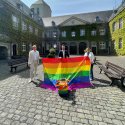 Regenbogenfahnen an Oberbürgermeister übergeben // © Archiv