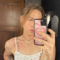 Tommy Dorfman ist transgender