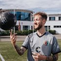 Der Fußball-Club stellt sein Regenbogen-Trikot vor