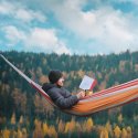 Queere Herbstliteratur – von Gaga bis Herzschmerz
