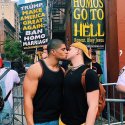 Anthony Bowens demonstrierte mit einem Kuss für die Liebe