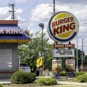 Schwuler Burger-King-Mitarbeiter trollt ungehobelten Kunden