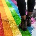 Mann aus Florida brannte Reifenspuren auf Regenbogen-Überweg