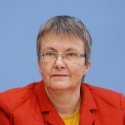 Kathrin Vogler, wünscht sich dabei mehr Dialogbereitschaft, wie sie gegenüber Schwulissimo erklärte // © IMAGO / Metodi Popow