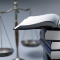 Autorin siegt im Rechtsstreit gegen Verlag // © DNY59