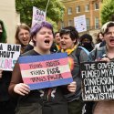 Aktivisten protestieren gegen britische Politik