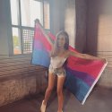Bisexuelle TikTokerin rechnet mit rücksichtslosem Vater ab