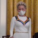 Gay-Ikone und Schauspielerin Bette Midler übt scharfe Kritik 