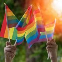 Dating-App-Romeo macht sich stark für klassische Regenbogenflagge
