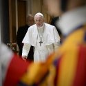 Papst empfängt weitere Gruppe von trans* Gläubigen