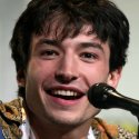 Ezra Miller entschuldigt sich für kontroverses Verhalten