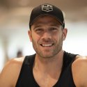 Luke Macfarlane liebt es, Hallmark-Filme zu drehen