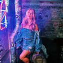 Becky Hill besuchte eine Frauen-Sexparty, um ihre Sexualität zu ergründen