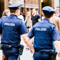  Polizisten auf Streife (Symbolbild) // © Andrey Danilovich