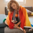 Lesbische Dating-App HER gegen Transphobie