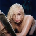 Kim Petras veröffentlicht Debütalbum und geht auf Tour