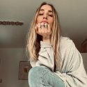 Laura Egger spielt bei „Alles was zählt“ eine lesbische Trainerin.