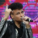 Prince Damien macht die Schlager-Boyband Team 5ünf wieder komplett - und "bunter wie noch nie!"