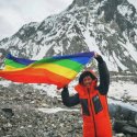 Queerer Bergsteiger Aidan Hyman auf zweithöchstem Berg