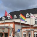 Demonstration für Regenbogenflagge