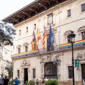 Regenbogenflagge auf Mallorca