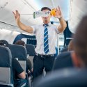 Nackter Steward unter Drogen