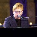 Elton John in Feierlaune 
