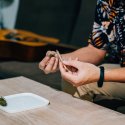 Sanfte Therapie: Wie natürliche Extrakte bei Stress- und Schmerzbewältigung helfen © Sorapop
