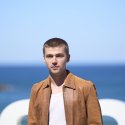 Miles Heizer im queeren Olymp
