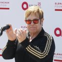 Elton John ist stinksauer 