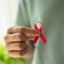 Kurz vor Welt-Aids-Tag: Großbritannien kürzt HIV-Hilfen