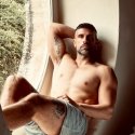 Sexy Schauspieler Gilles Rocca unterstützt LGBTIQ+