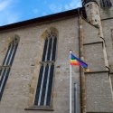 Fahnenstreit in der Kirche