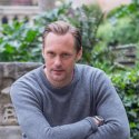 Alexander Skarsgård: Queere Romantik trifft Gothic-Horror