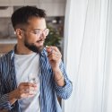 Supplements für Männer: Was unterstützt deine Gesundheit wirklich? © Milan Markovic