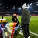 Heiratsantrag auf dem Fußballfeld 