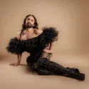 Conchita sticht in See