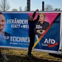 Staatsanwaltschaft prüft rosa Winkel auf AfD-Plakat