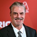 "Mr. Big": Chris Noth versteigert Gucci-Anzug