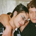 Hudson Williams dementiert Liebesgerüchte mit Connor Storrie