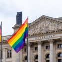 Bundesregierung streitet über Regenbogenfahne zum 17. Mai