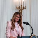 Melania Trump löst Gelächter mit Lob für Ehemann aus